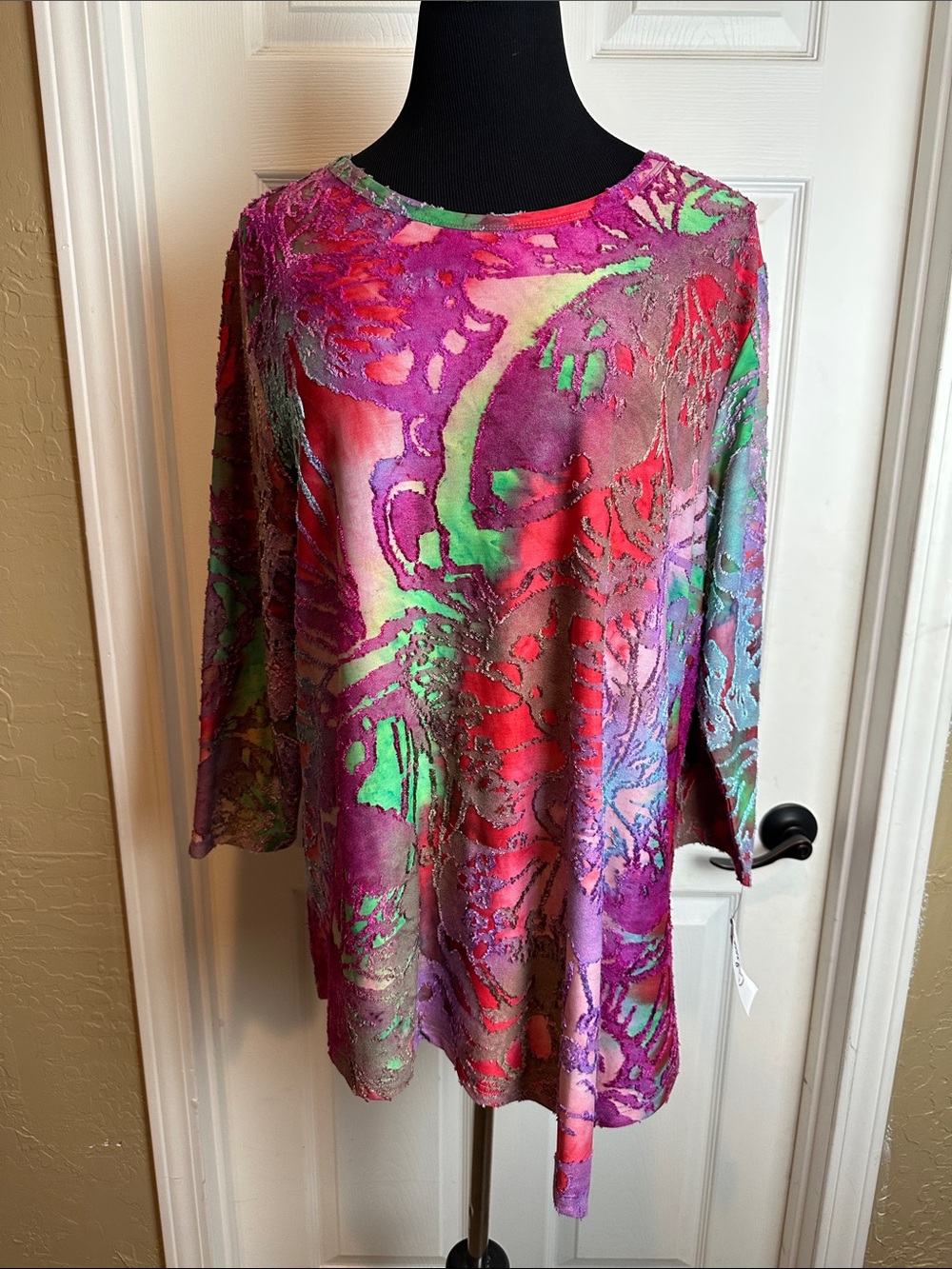 Calessa vibrant, asymmetric burnout tunic top Size XL NWT